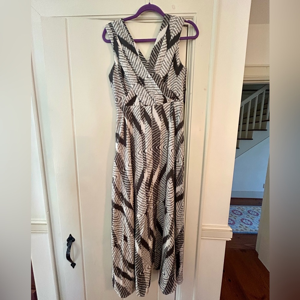 Banana republic grey and cream ankle length dress. Only worn once.